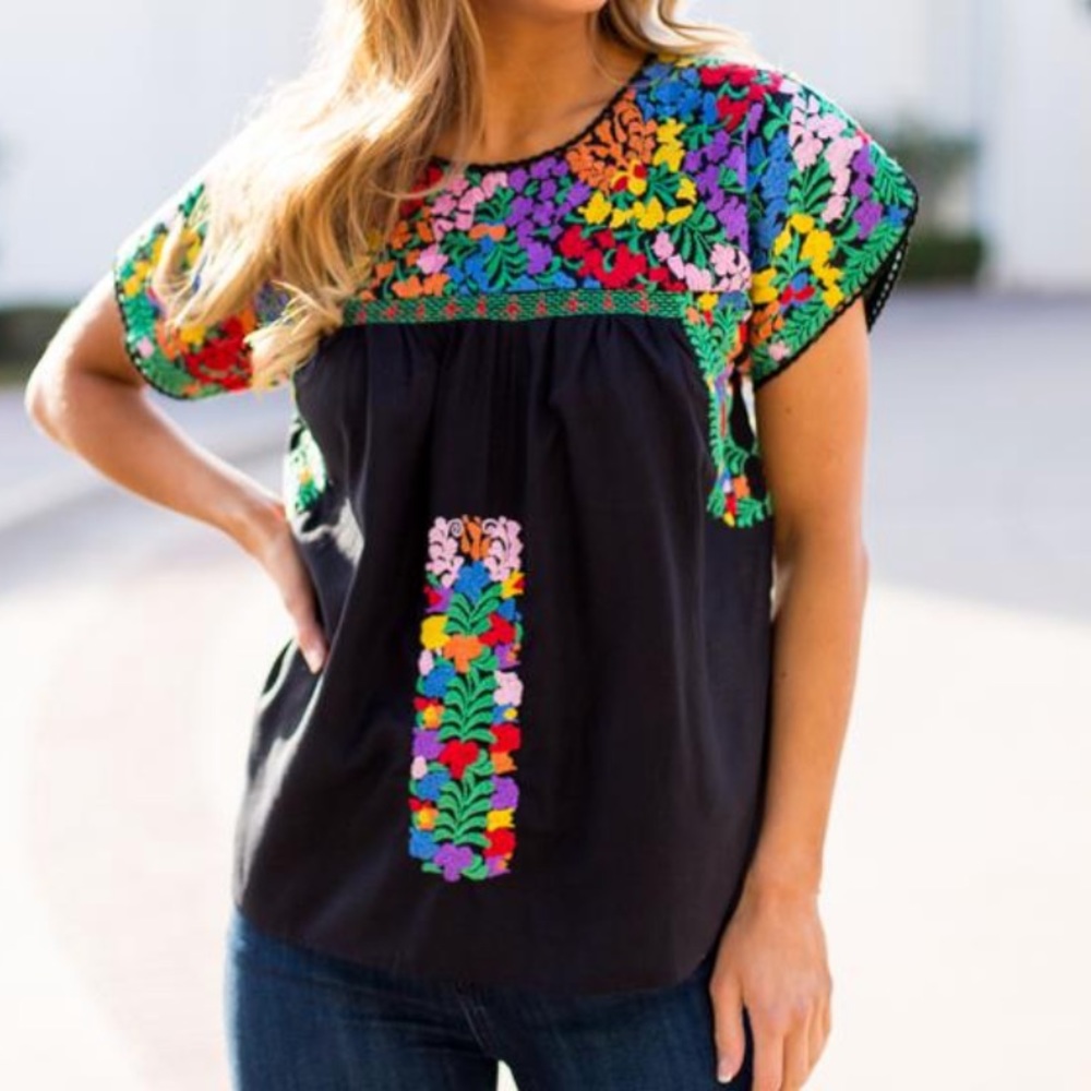 NEW!!! EMBROIDERED J.MARIE CHRISTINA TOP M